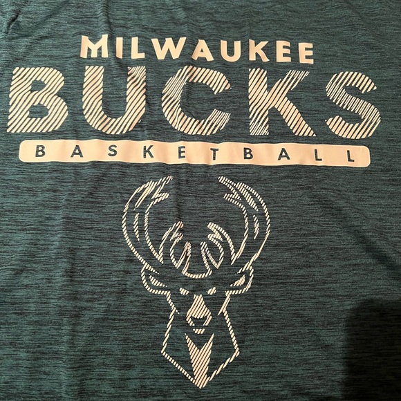 Men’s Official NBA Milwaukee Bucks Long Sleeve Shirt - Picture 2 of 5